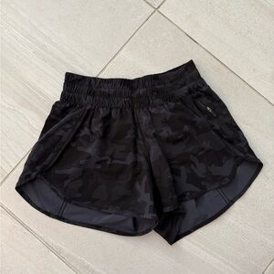 Lululemon tracker IV short. Size 6. Excellent used condition